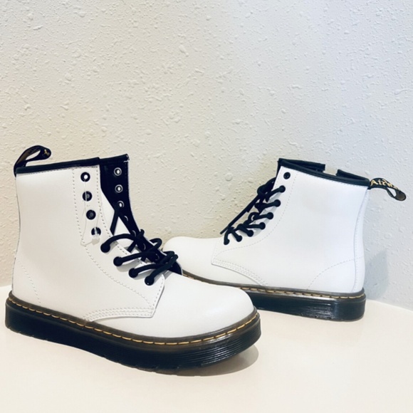 NEW Dr Martens Zavala J Girls 5 Boys 4 White Vegan Leather Combat Ankle Boots - Picture 2 of 3